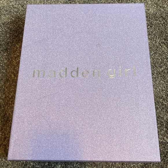 Madden Girl Tote Set Mini Tote Heart Pouch Bow Clip Red Hearts NWT - Picture 5 of 5